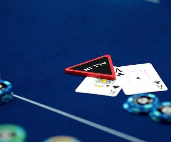 Why Playing Poker Online is MORE Difficult Than Playing in Person